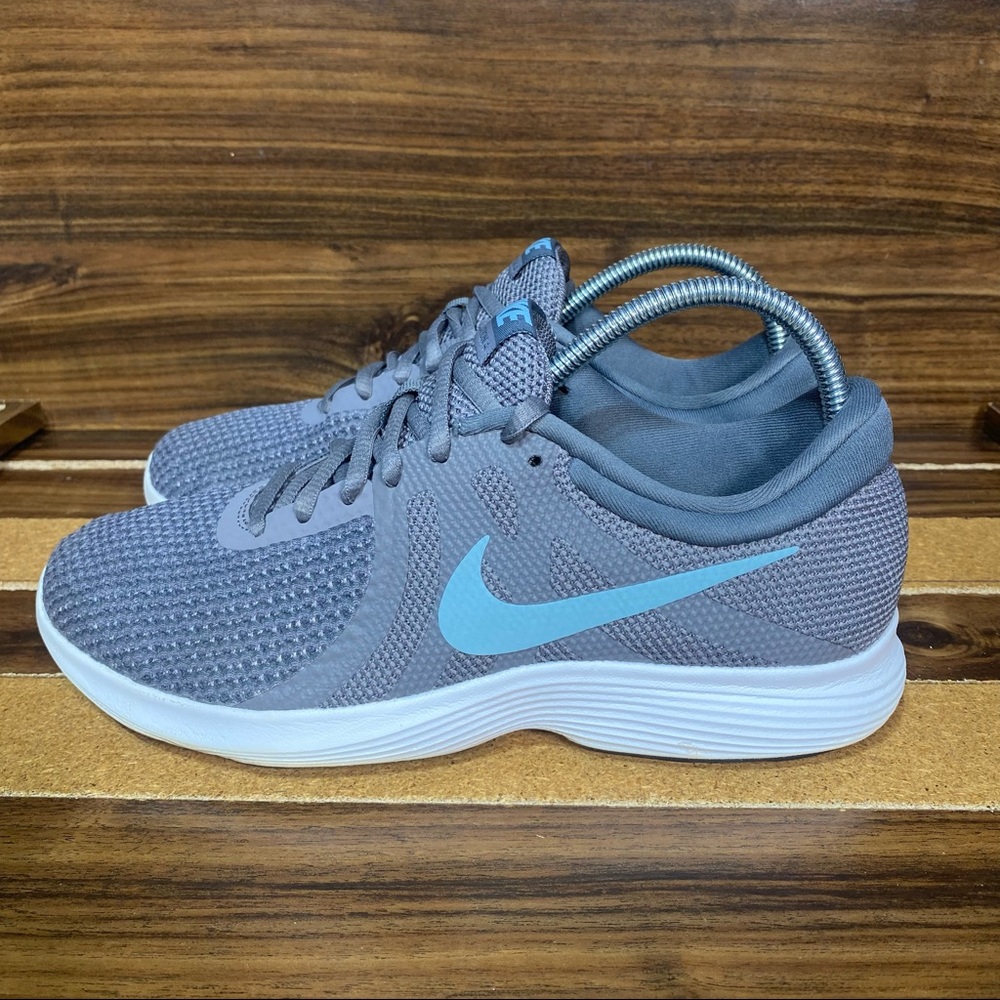 nike revolution 4 grey pink